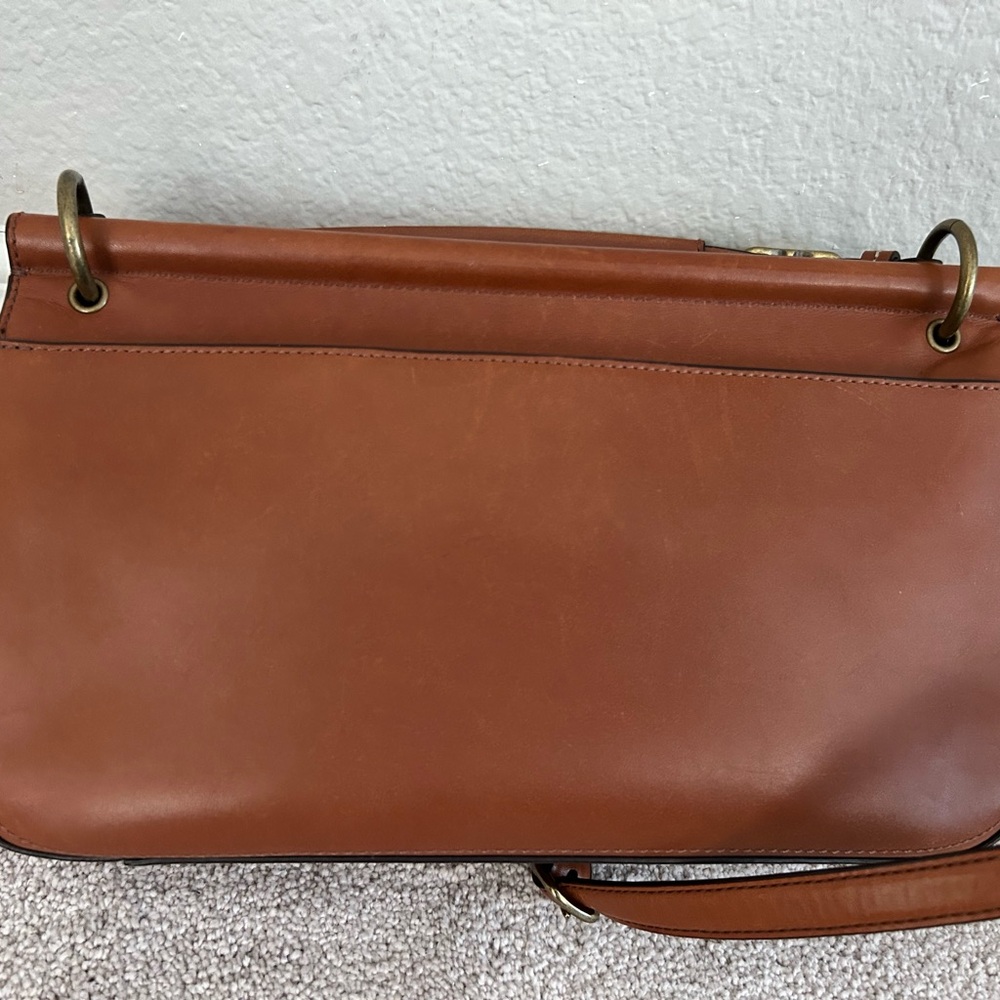 Elegant Brown Leather Shoulder Bag - Picture 5 of 11